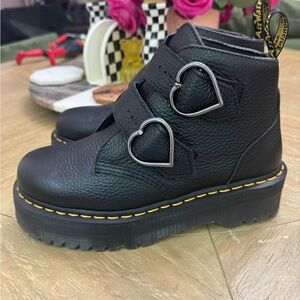 Dr. Marten - Devon heart buckle
